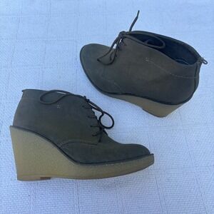 Women's 9 OLD NAVY Y2K Brown Khaki Lace Up Gum Sole Wedge Ankle Booties Boots
